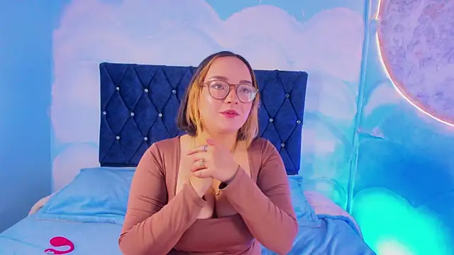 Snapshot of SilviaSmithh chatting on 9, 6, 2026 SilviaSmithh online show from 9, 6, 2026