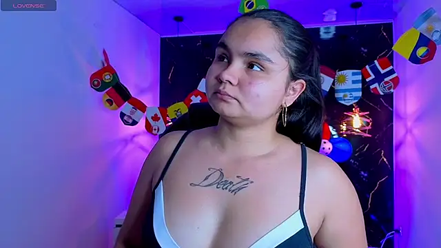 Snapshot of TifanyRoseX chatting on 8, 7, 2026 TifanyRoseX online show from 8, 7, 2026