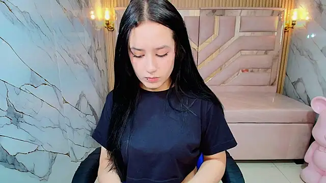 Snapshot of Aleja_r_ chatting on 18, 6, 2026 Aleja r online show from 18, 6, 2026