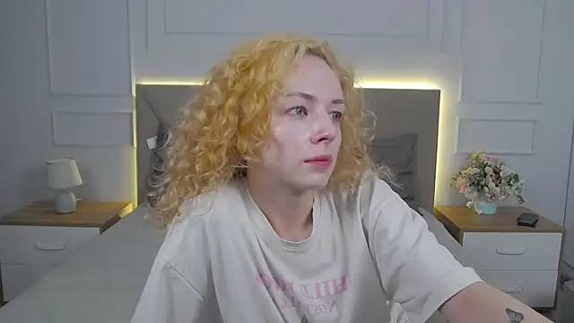 Snapshot of MiaVelmont chatting on 16, 7, 2026 MiaVelmont online show from 16, 7, 2026
