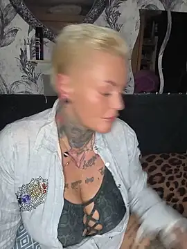 Snapshot of InkedMissLaBaehm chatting on 17, 6, 2026 InkedMissLaBaehm online show from 17, 6, 2026