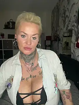 Snapshot of InkedMissLaBaehm chatting on 14, 7, 2026 InkedMissLaBaehm online show from 14, 7, 2026