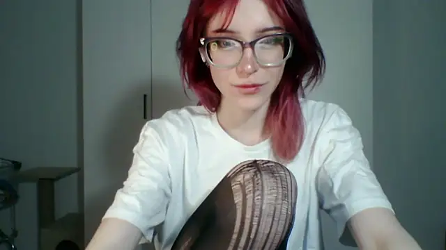 Snapshot of KayleneWesterberg chatting on 5, 7, 2026 KayleneWesterberg online show from 5, 7, 2026