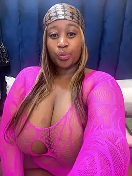 Snapshot of Curveybubbles23 chatting on 29, 7, 2026 Curveybubbles23 online show from 29, 7, 2026