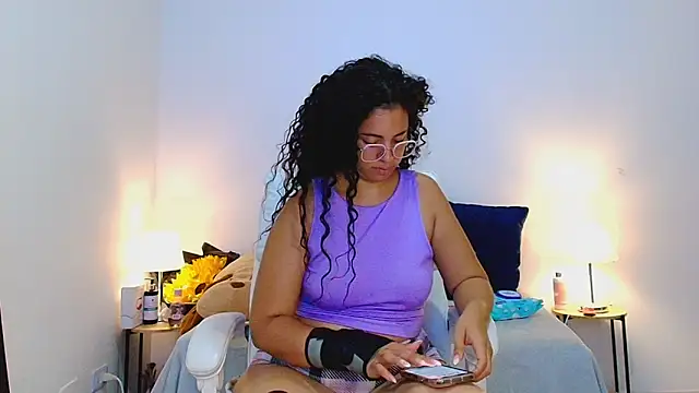 Snapshot of Isabella_Sophia19 chatting on 3, 8, 2026 Isabella Sophia19 online show from 3, 8, 2026