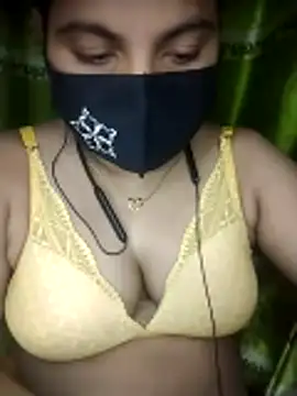 Snapshot of Khosi_Moni chatting on 20, 6, 2026 Khosi Moni online show from 20, 6, 2026