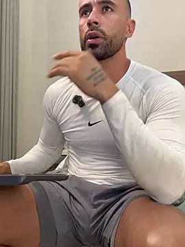 Snapshot of Mateo_Ospina_ chatting on 8, 7, 2026 Mateo Ospina online show from 8, 7, 2026