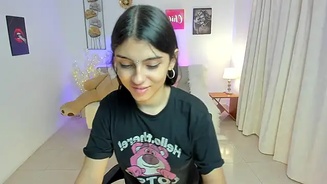 Snapshot of Susy_Doll1 chatting on 23, 6, 2026 Susy Doll1 online show from 23, 6, 2026