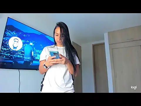 Snapshot of franshesca_000 chatting on 4, 8, 2026 franshesca 000 online show from 4, 8, 2026