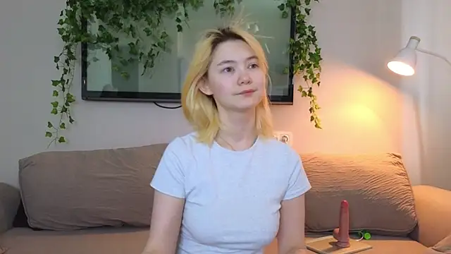 Snapshot of Emily_Miu chatting on 13, 7, 2026 Emily Miu online show from 13, 7, 2026