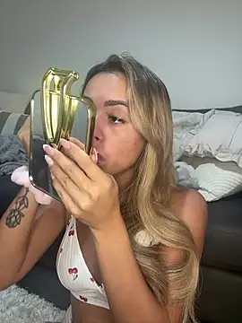Harrietbronzex online show from 3, 8, 2026