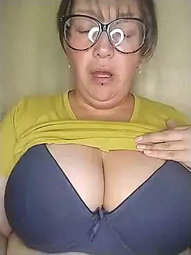 Snapshot of _Saraqueen-- chatting on 17, 6, 2026 Saraqueen-- online show from 17, 6, 2026