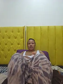 THICKCHARMAxxx28 online show from 15, 6, 2026