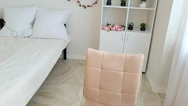 Snapshot of Mirabella_Flower chatting on 16, 7, 2026 Mirabella Flower online show from 16, 7, 2026