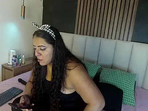ShelyEvans   online show from 26, 6, 2026