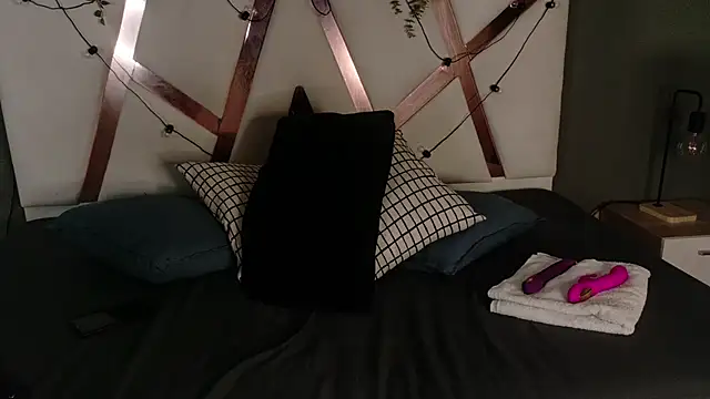ShelyEvans   online show from 4, 7, 2026