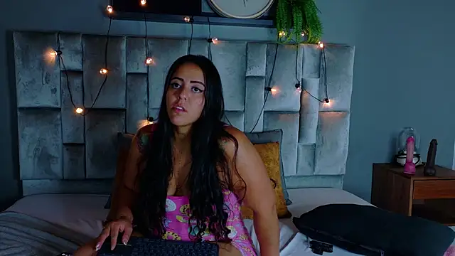 ShelyEvans   online show from 25, 7, 2026