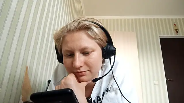 Snapshot of JennyShortcut chatting on 18, 6, 2026 JennyShortcut online show from 18, 6, 2026