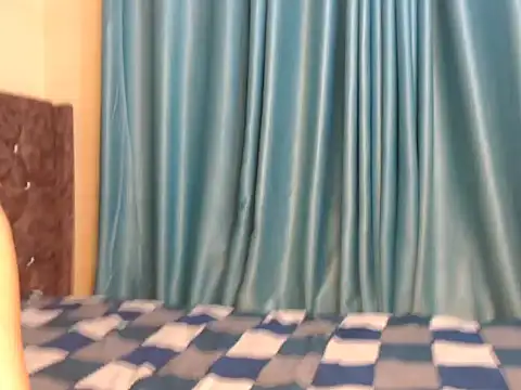 Snapshot of RosieGloww chatting on 18, 6, 2026 RosieGloww online show from 18, 6, 2026