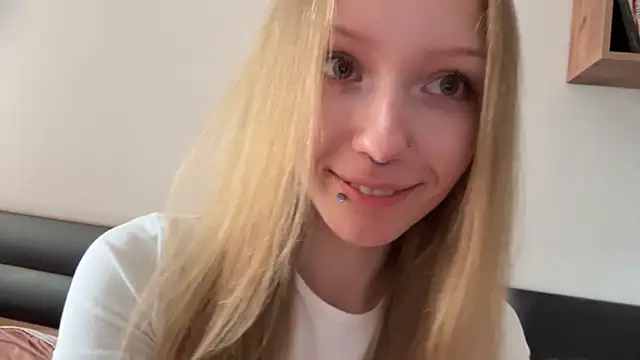 Snapshot of BivalentFalloff chatting on 6, 8, 2026 BivalentFalloff online show from 6, 8, 2026