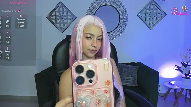 Snapshot of Honeyy_Taylor chatting on 23, 7, 2026 Honeyy Taylor online show from 23, 7, 2026
