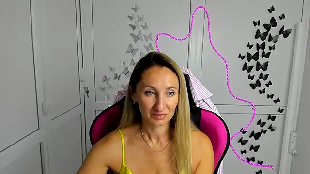 LilyDreamm online show from 23, 7, 2026