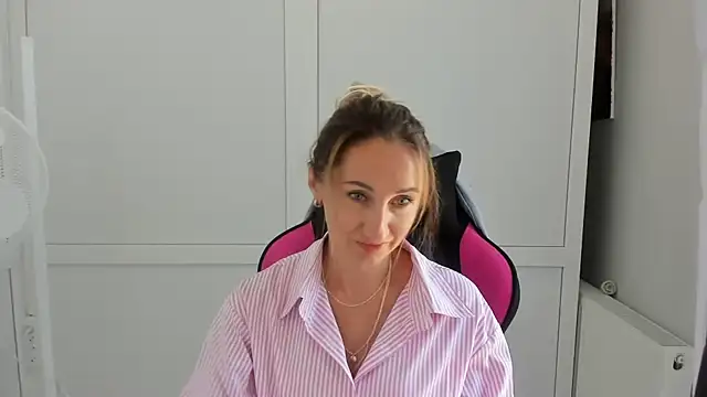 LilyDreamm online show from 29, 7, 2026
