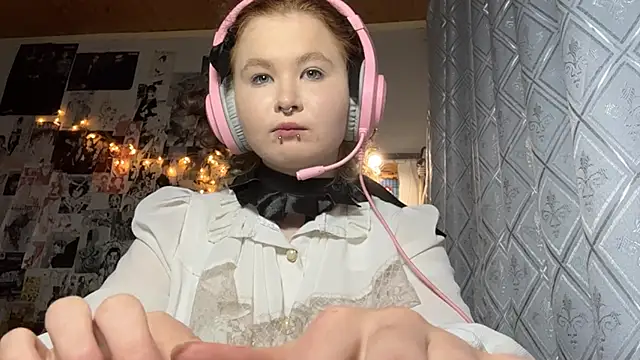 Snapshot of LiIIAry chatting on 18, 6, 2026 LiIIAry online show from 18, 6, 2026