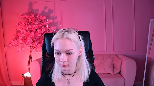 OliviaVale online show from 20, 6, 2026