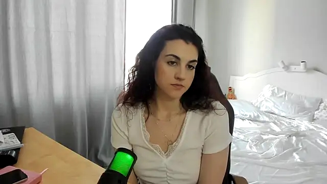 Snapshot of Avelinatt chatting on 9, 7, 2026 Avelinatt online show from 9, 7, 2026