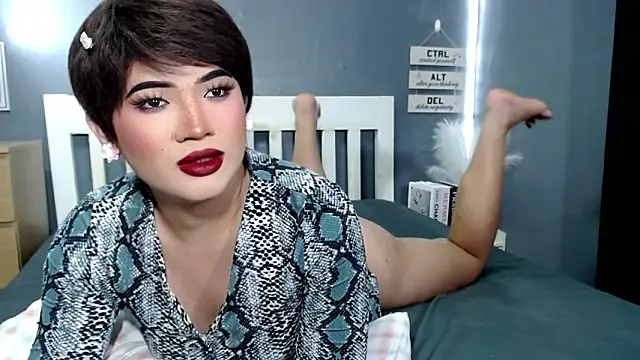 STUCK on YOU  online show from 11, 11, 2025