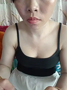 Snapshot of AvaRoyale chatting on 5, 7, 2026 AvaRoyale online show from 5, 7, 2026