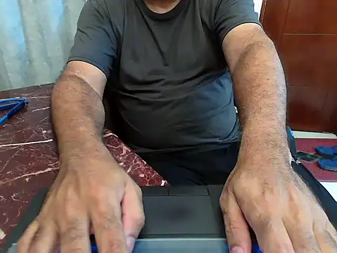 Snapshot of desipapaxx chatting on 4, 7, 2026 desipapaxx online show from 4, 7, 2026