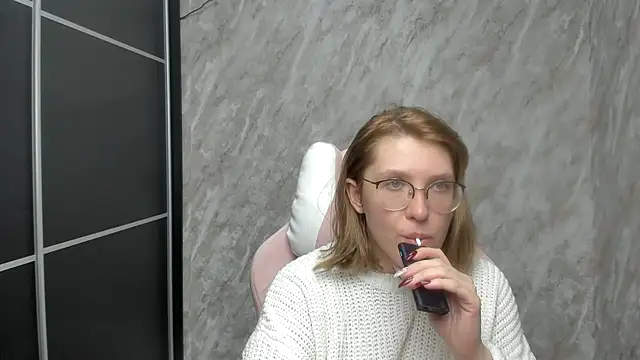 Reginasmilee online show from 23, 2, 2025