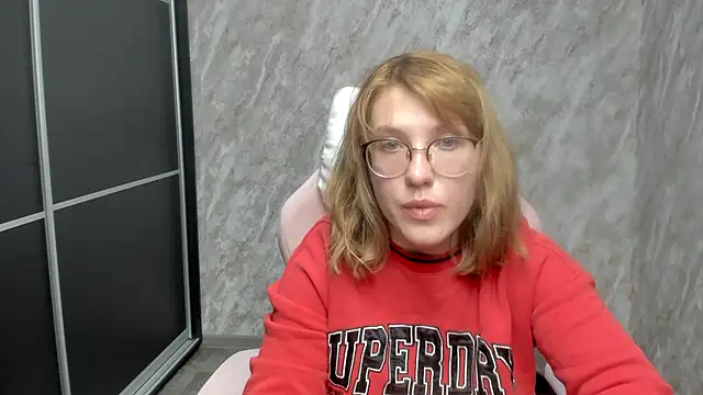 Reginasmilee online show from 24, 2, 2025