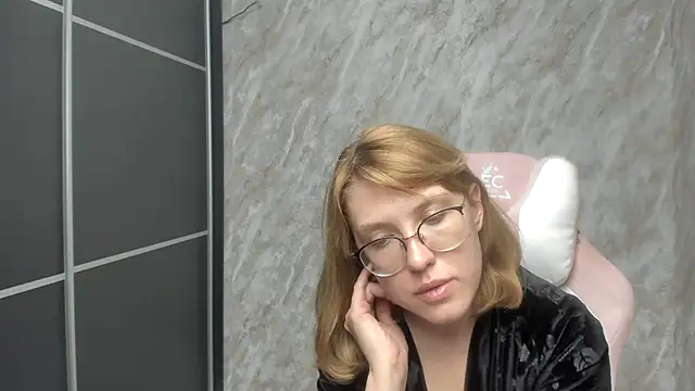 Reginasmilee online show from 27, 2, 2025