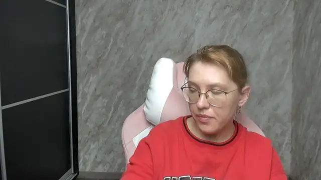 Reginasmilee online show from 5, 3, 2025