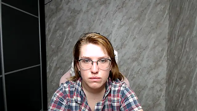 Reginasmilee online show from 8, 3, 2025