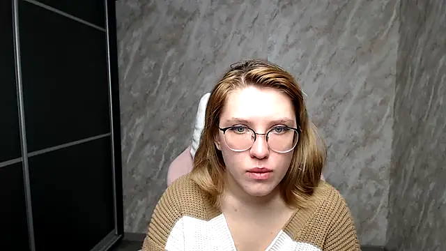 Reginasmilee online show from 18, 3, 2025