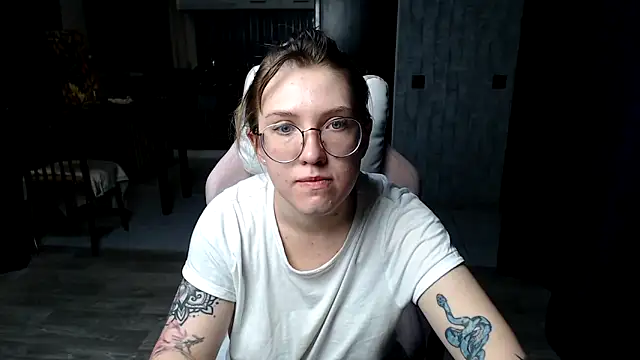 Reginasmilee online show from 9, 9, 2025