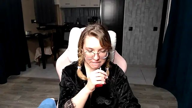 Reginasmilee online show from 21, 9, 2025