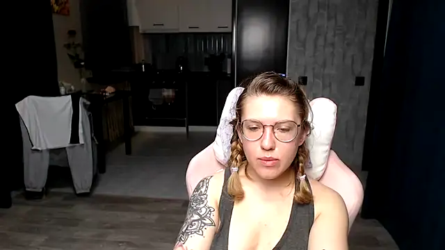 Reginasmilee online show from 24, 9, 2025