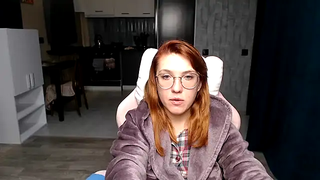 Reginasmilee online show from 6, 10, 2025