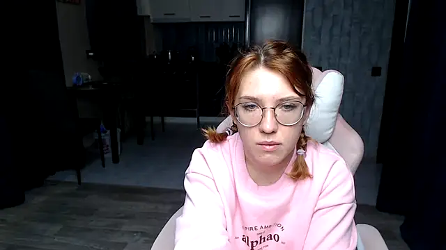 Reginasmilee online show from 10, 11, 2025