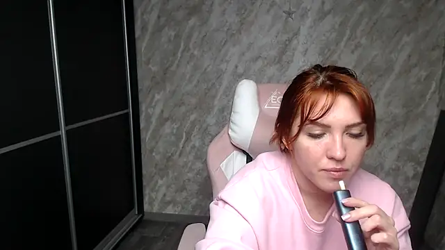 Reginasmilee online show from 5, 2, 2026