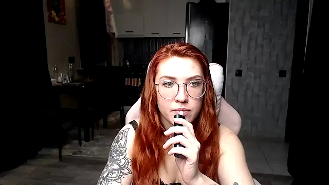 Reginasmilee online show from 12, 3, 2026