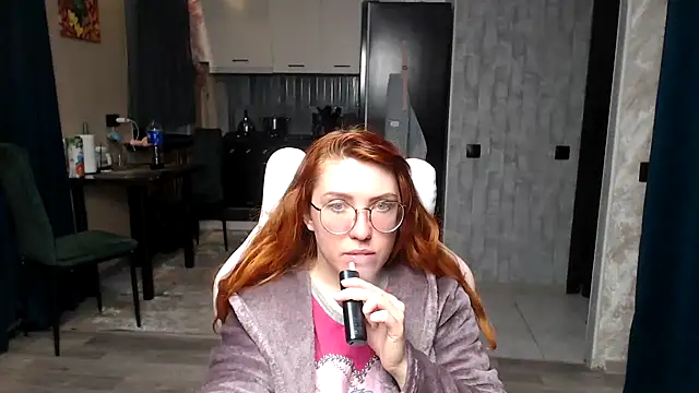 Reginasmilee online show from 13, 4, 2026