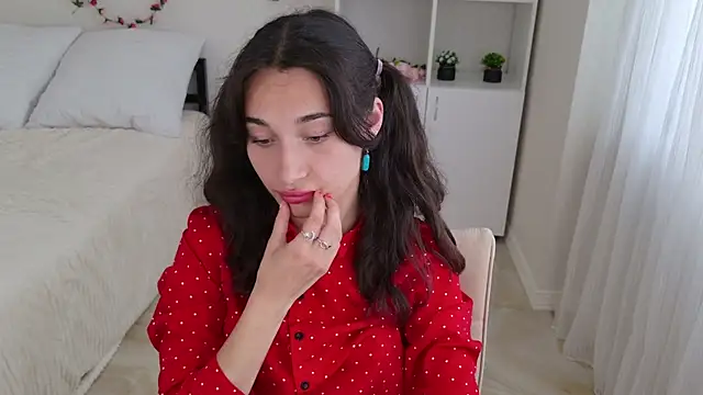 Snapshot of Eleonora_Sun chatting on 6, 7, 2026 Eleonora Sun online show from 6, 7, 2026