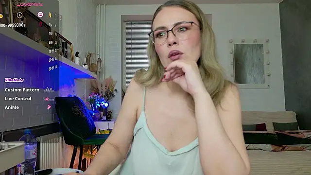 Snapshot of BeautyeyesLovely chatting on 1, 2, 2026 BeautyeyesLovely online show from 1, 2, 2026