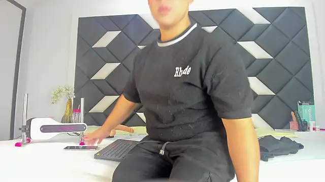 Snapshot of darian_lafortezaa chatting on 4, 7, 2026 darian lafortezaa online show from 4, 7, 2026